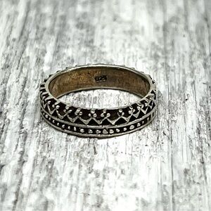 167. Gorgeous rare Sterling 925 handcrafted crown ring size 5.5